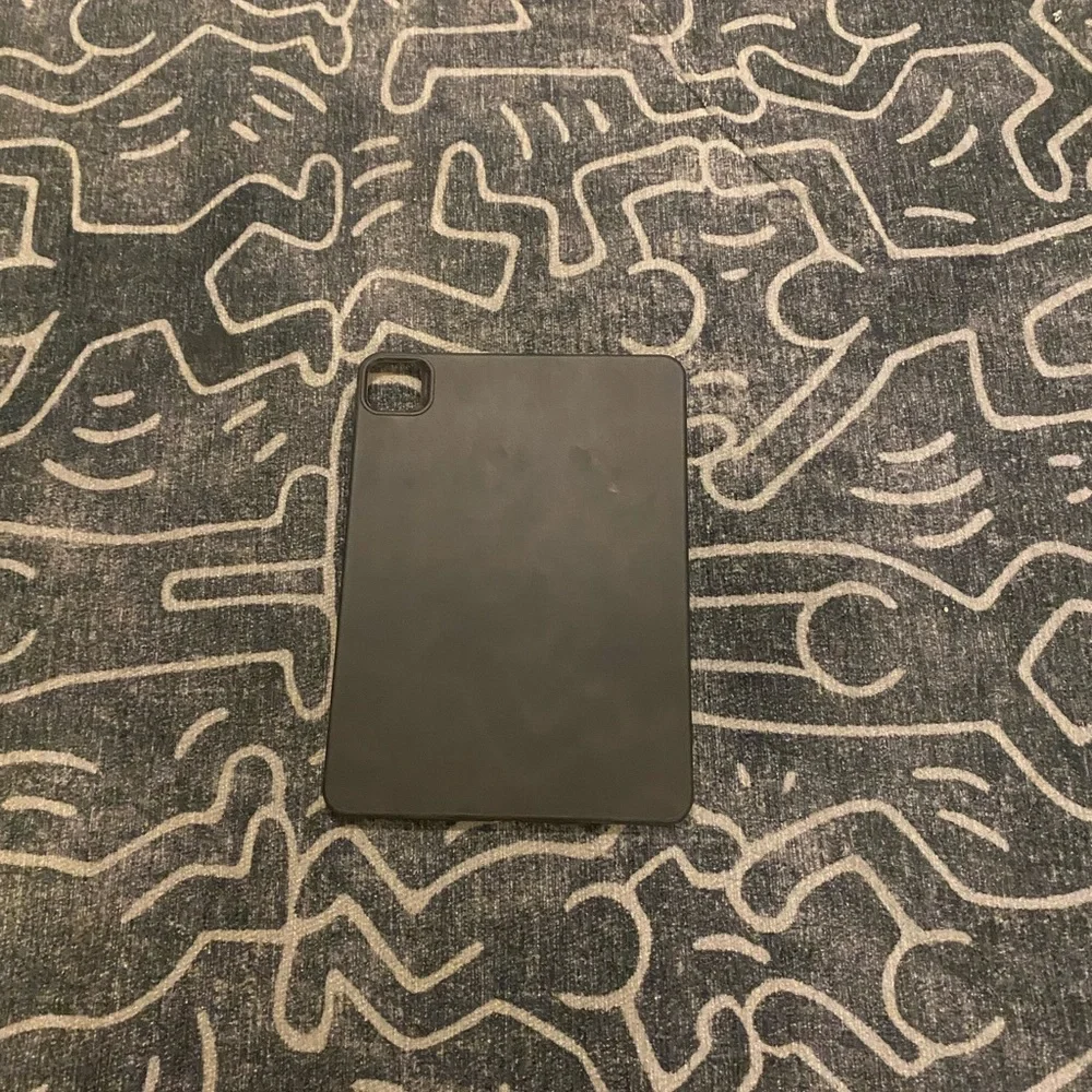 iPad pro case 11 frosted black like new